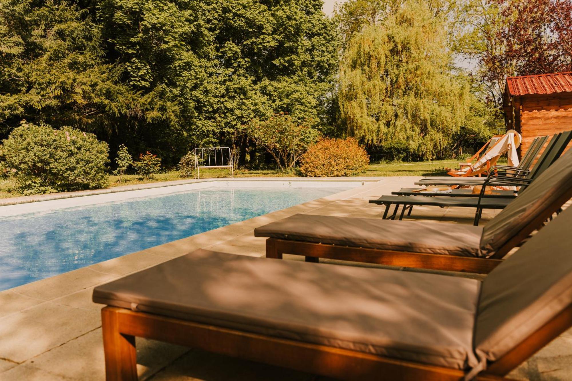 Maison D'Hotes Et Gite De Charme Avec Piscine, La Lhuiseraie Exterior photo