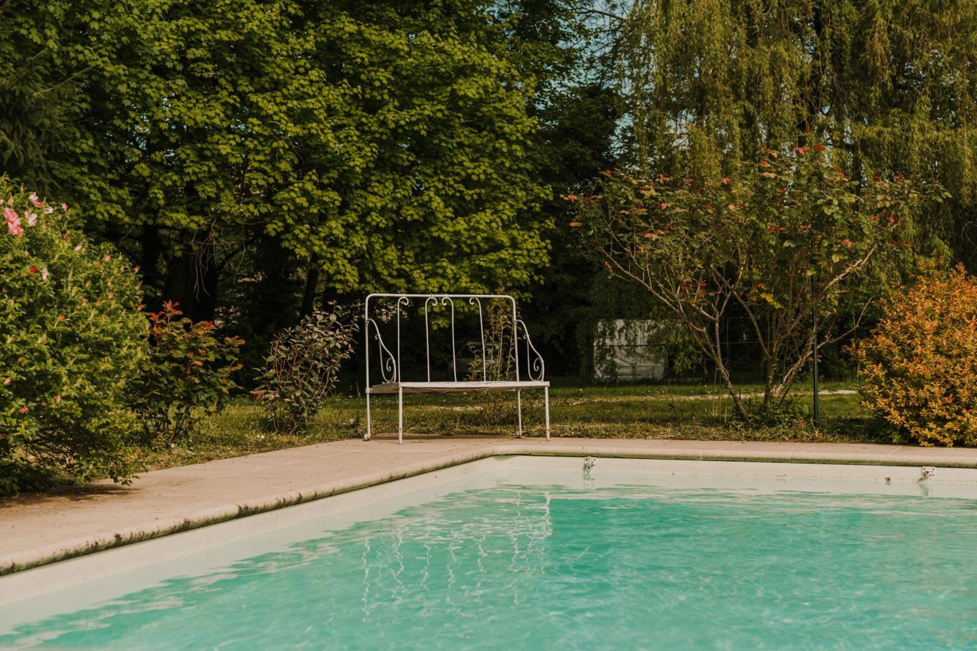 Maison D'Hotes Et Gite De Charme Avec Piscine, La Lhuiseraie Exterior photo